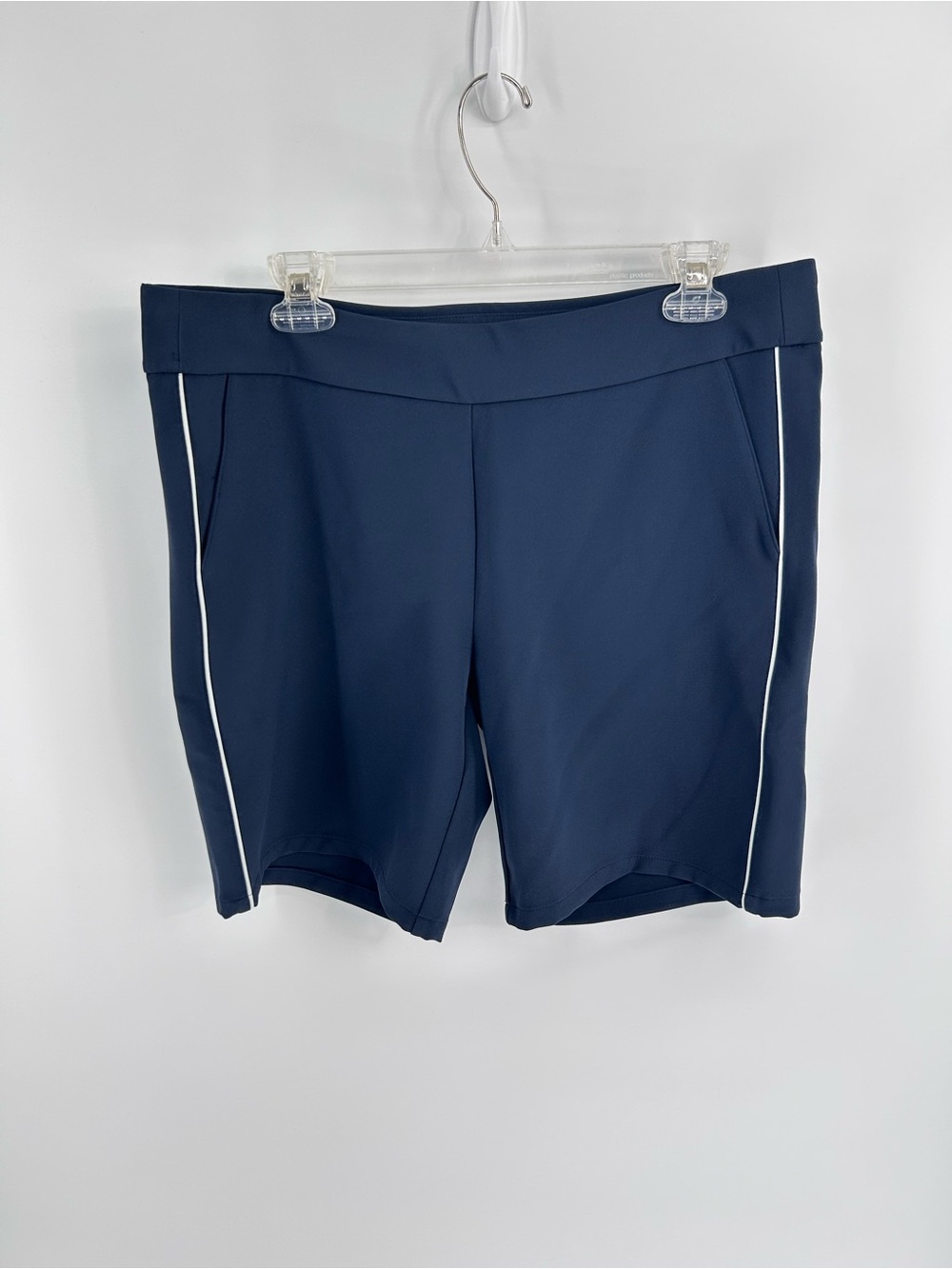 NWT Cutter and Buck Navy Athletic Shorts with White Piping - Size Large